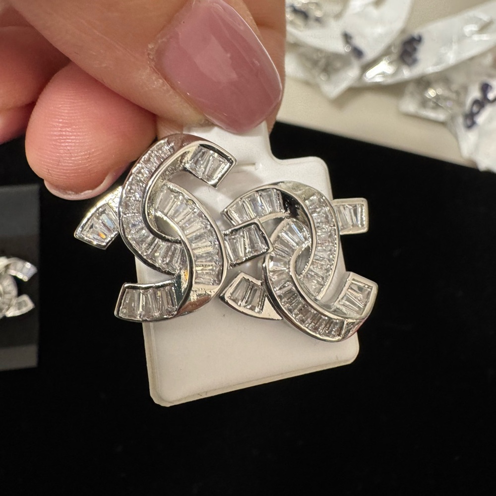 Super pretty fashion jewelry earrings